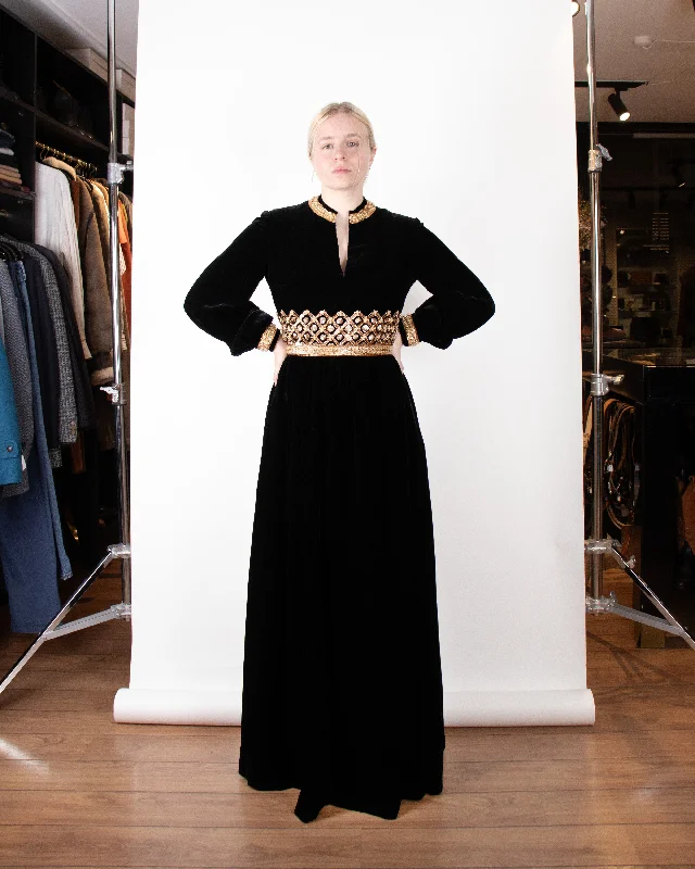 Super Savings 1970s Balmain Haute Couture Velvet and Beaded Evening Dress XS