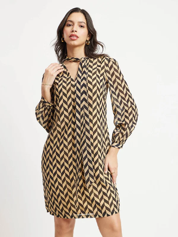 Value Deals Geometric Print Shift Dress - Black And Beige