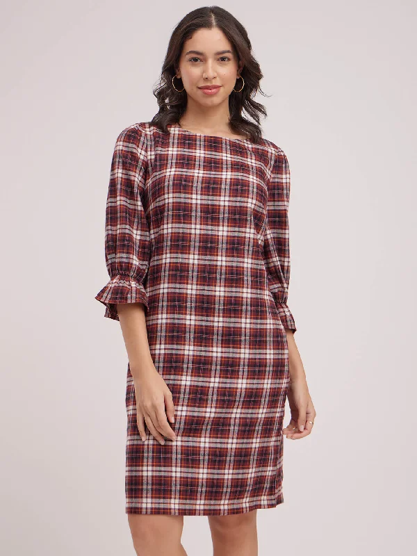 Act Fast Round Neck Shift Dress - Maroon And White