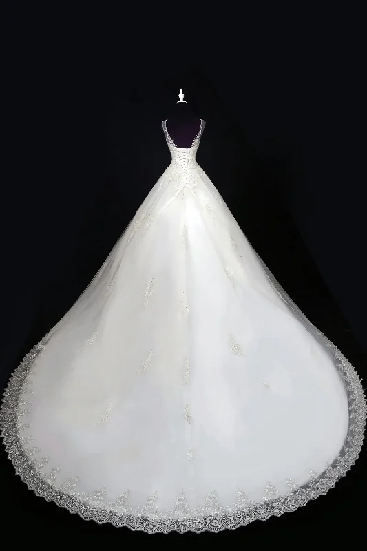 Quick Sale 2024 A Line Wedding Dresses, Scoop Tulle With Applique And Beads Lace Up