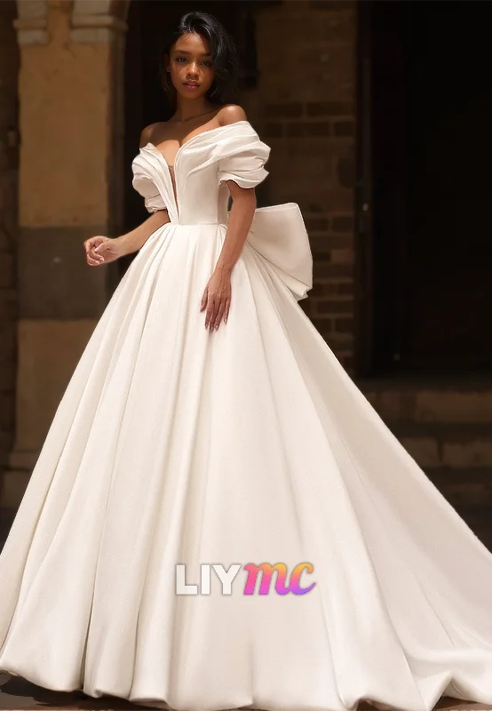 Closeout V-Neck Strapless Pleated Sleek Pleated Satin A-Line Wedding Dress