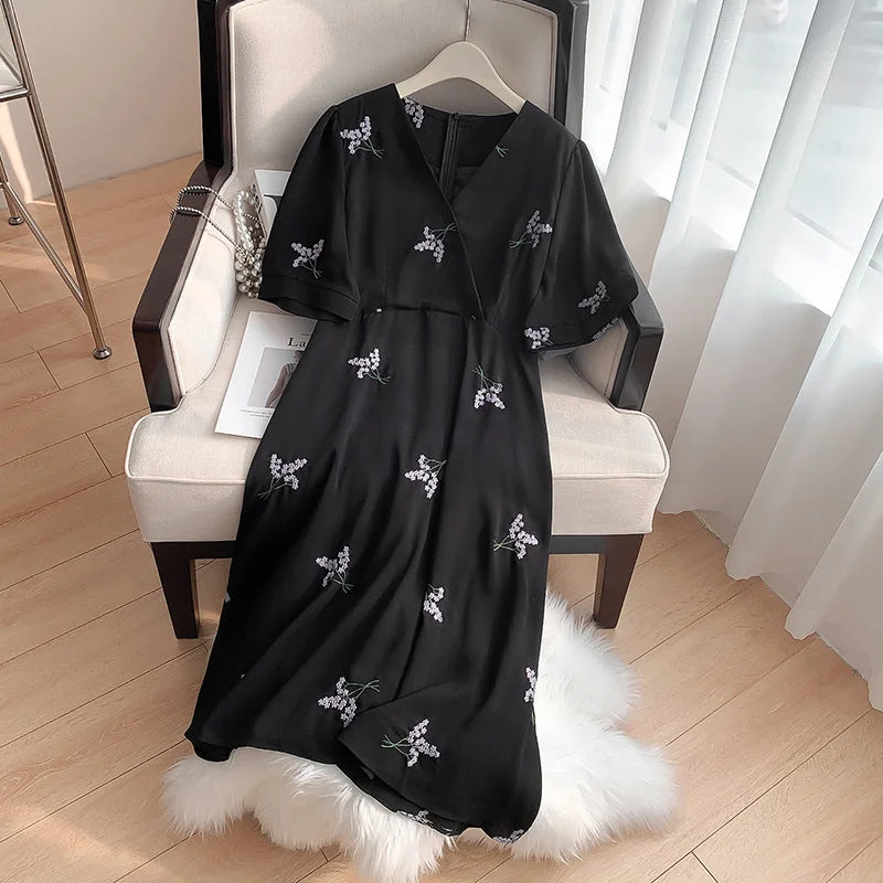 Best Deals Plus Size Grapes Embroidery Wrap Dress (EXTRA BIG SIZE)