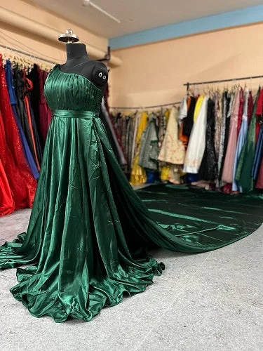 Bargain Bin G456, Bottle Green Satin Slit cut Pre Wedding Shoot Long Trail Gown, Size (All)pp Bargain Bin G456, Bottle Green Satin Slit cut Pre Wedding Shoot Long Trail Gown, Size (All)pp