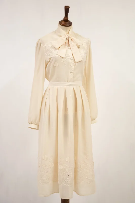 Deep Discounts Vintage 1970s Cream Embroidered Blouse and Skirt Set