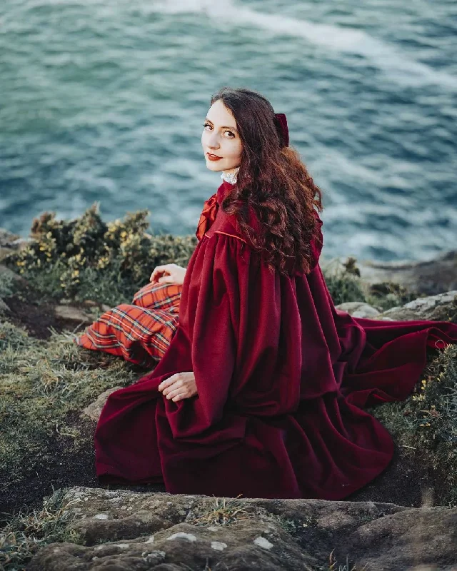 Overstock Perfumer 33 | hooded wool cloak